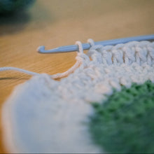 Įkelti vaizdą į galerijos rodinį, Kava ir nėrimas vąšeliu
